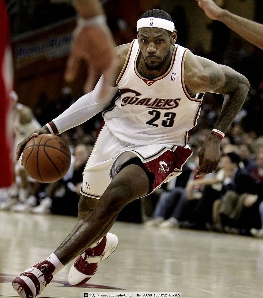 T1还是打不过GEN,Faker赛后喝水,手又开始发抖了